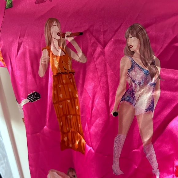 Silk Taylor Swift Pajamas - Picture 4 of 6